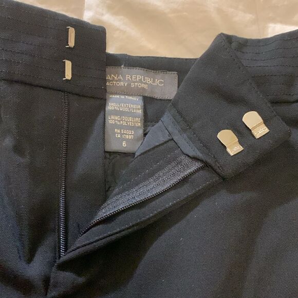 BANANA REPUBLIC, cargo pocket wool skirt, size 6, lined , near new condition - Picture 3 of 11